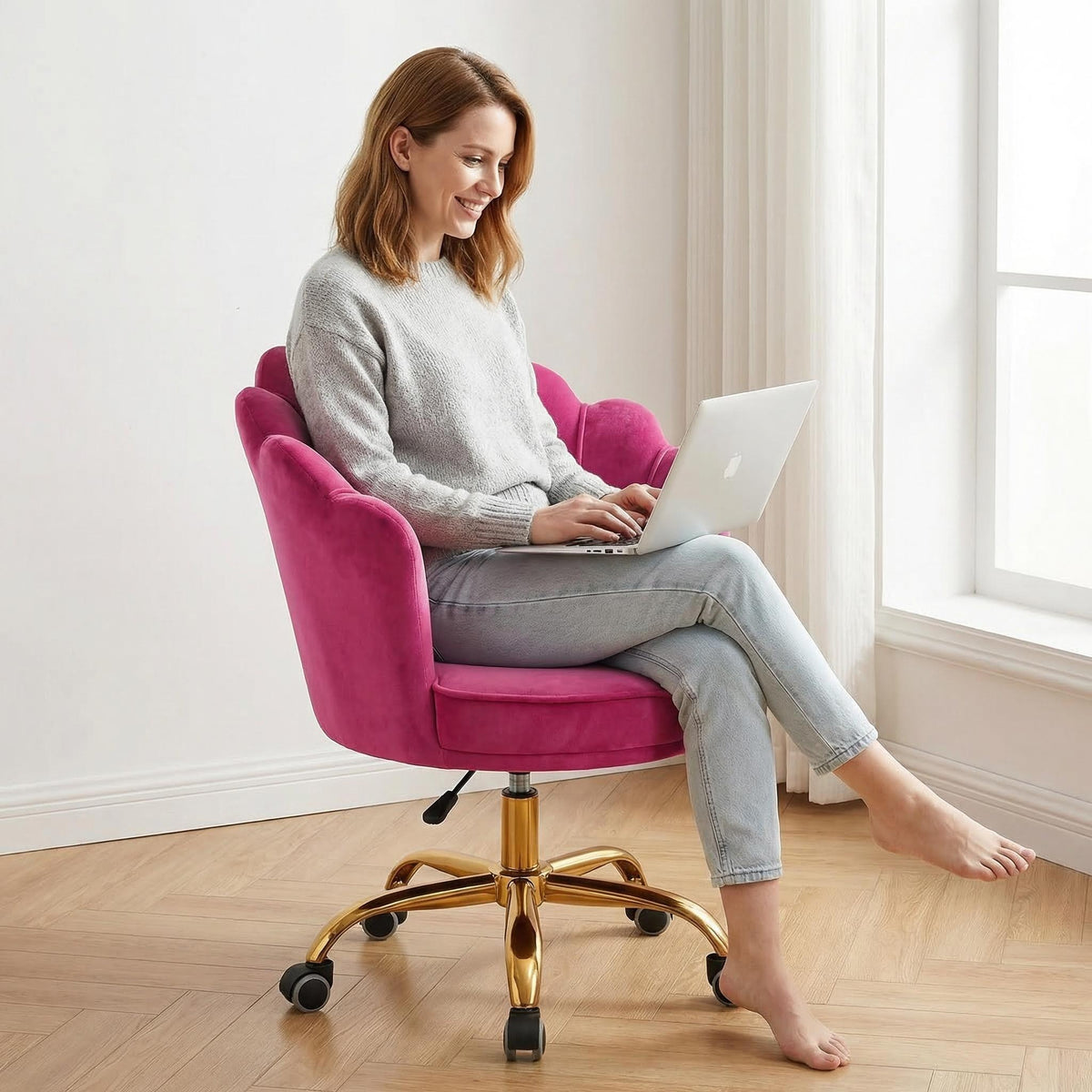 Velvet Schelp Bureaustoel Fuchsia met Goudkleurig onderstel | Russle