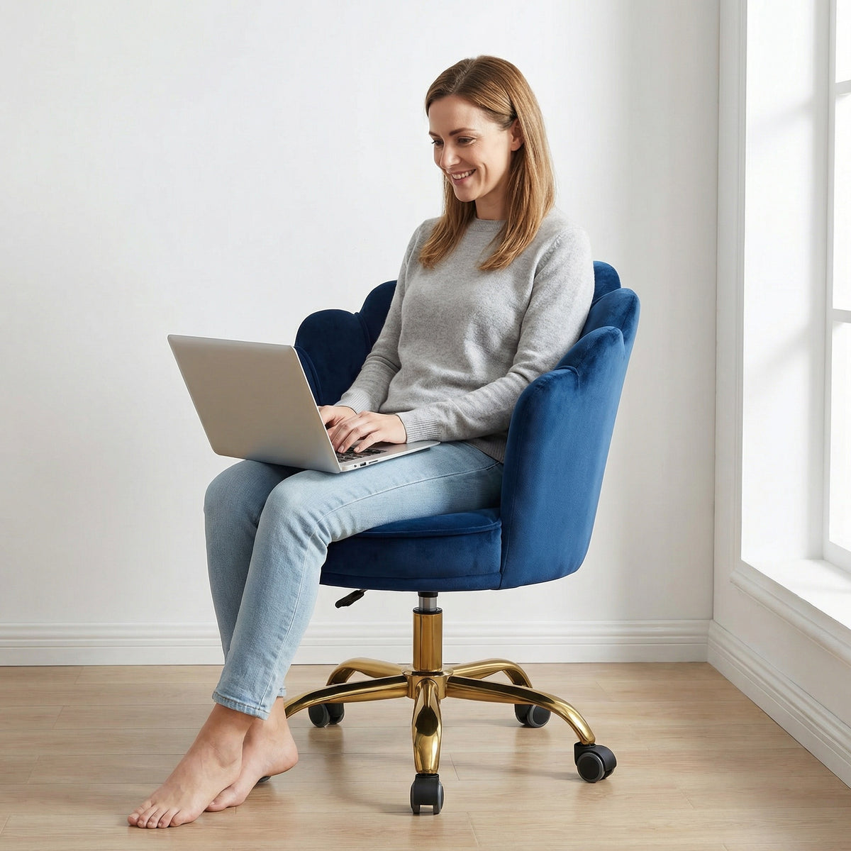 Velvet Schelp Bureaustoel Blauw met Goudkleurig onderstel | Russle
